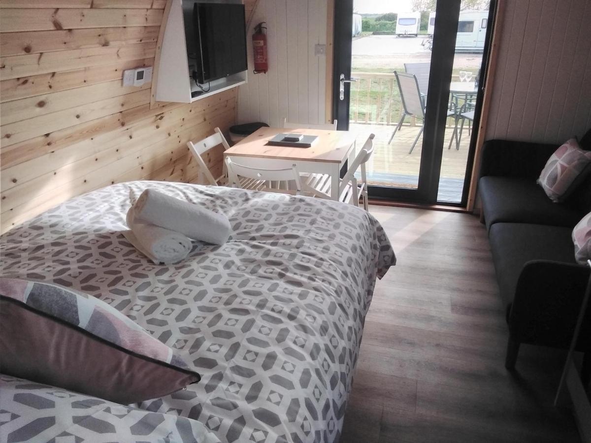 ホテル Glamping Pods クロマー エクステリア 写真